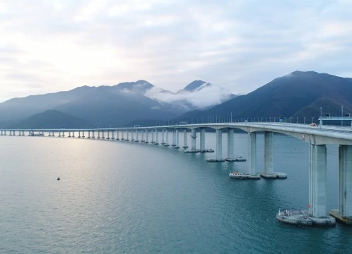 珠海市内ー香港国際空港 港珠澳大橋専用車手配＜片道/ガイド付き選択可/ワゴン車＞